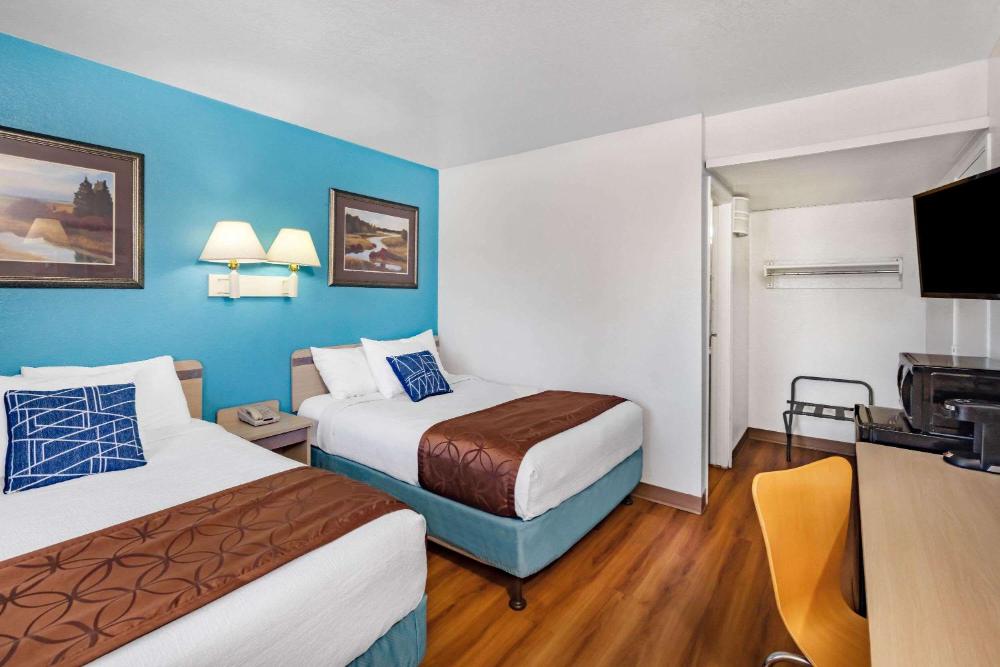 Double Room with Two Double Beds - Non-Smoking interior